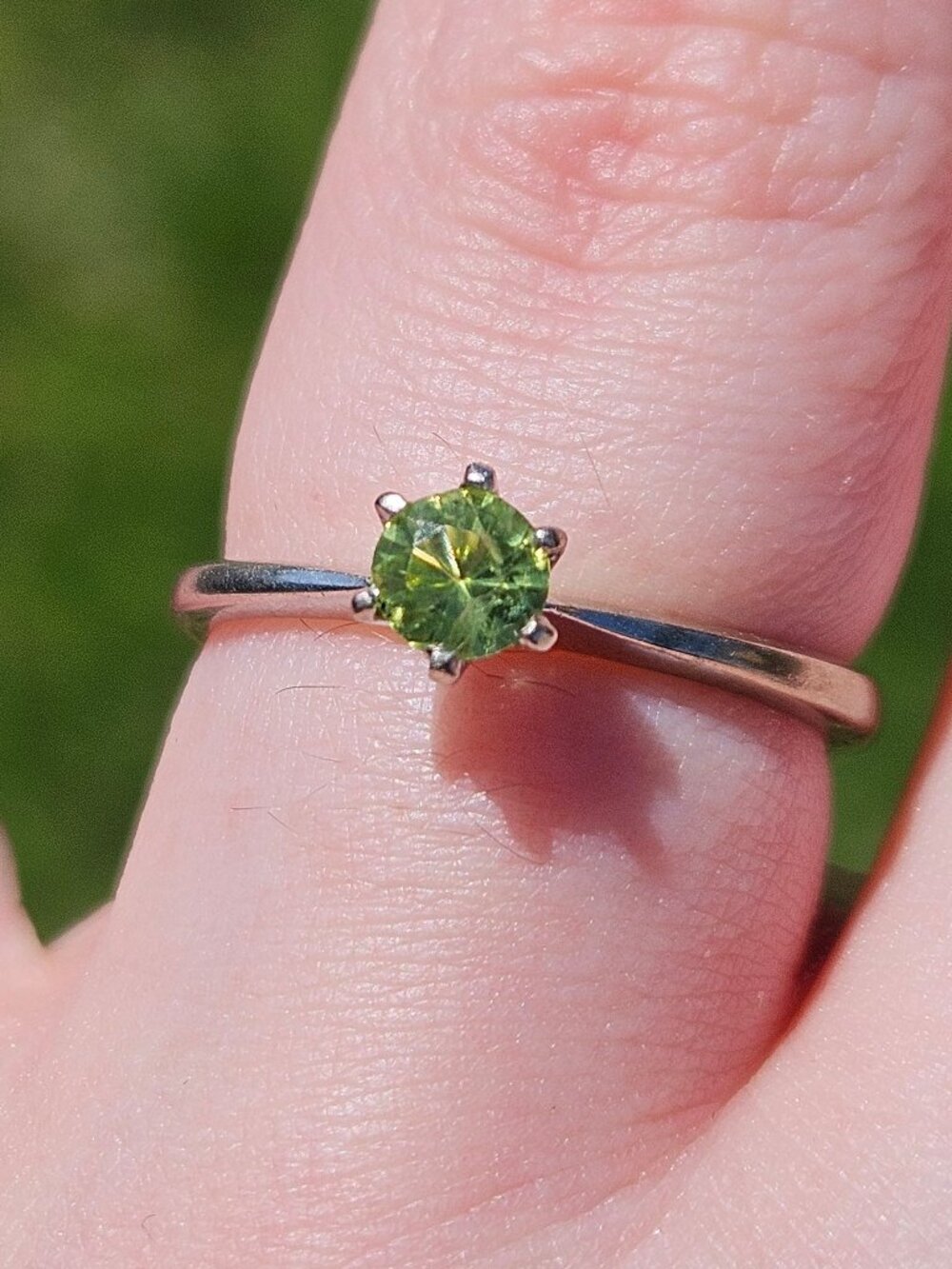 Starfire 14K White Gold 4mm Peridot Solitaire Ring Band Size 6.75